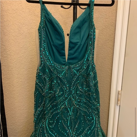 Gorgeous Emerald Green Dress 6/8 - Picture 9 of 13
